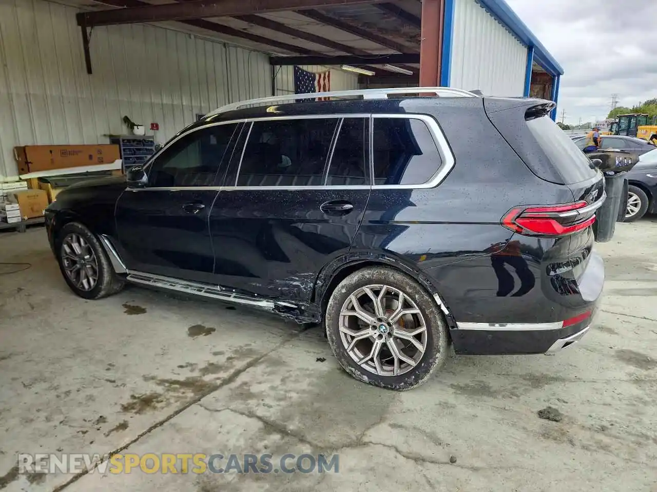2 Photograph of a damaged car 5UX23EM08R9U41342 BMW X7 2024
