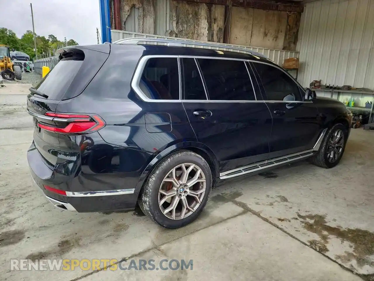 3 Photograph of a damaged car 5UX23EM08R9U41342 BMW X7 2024