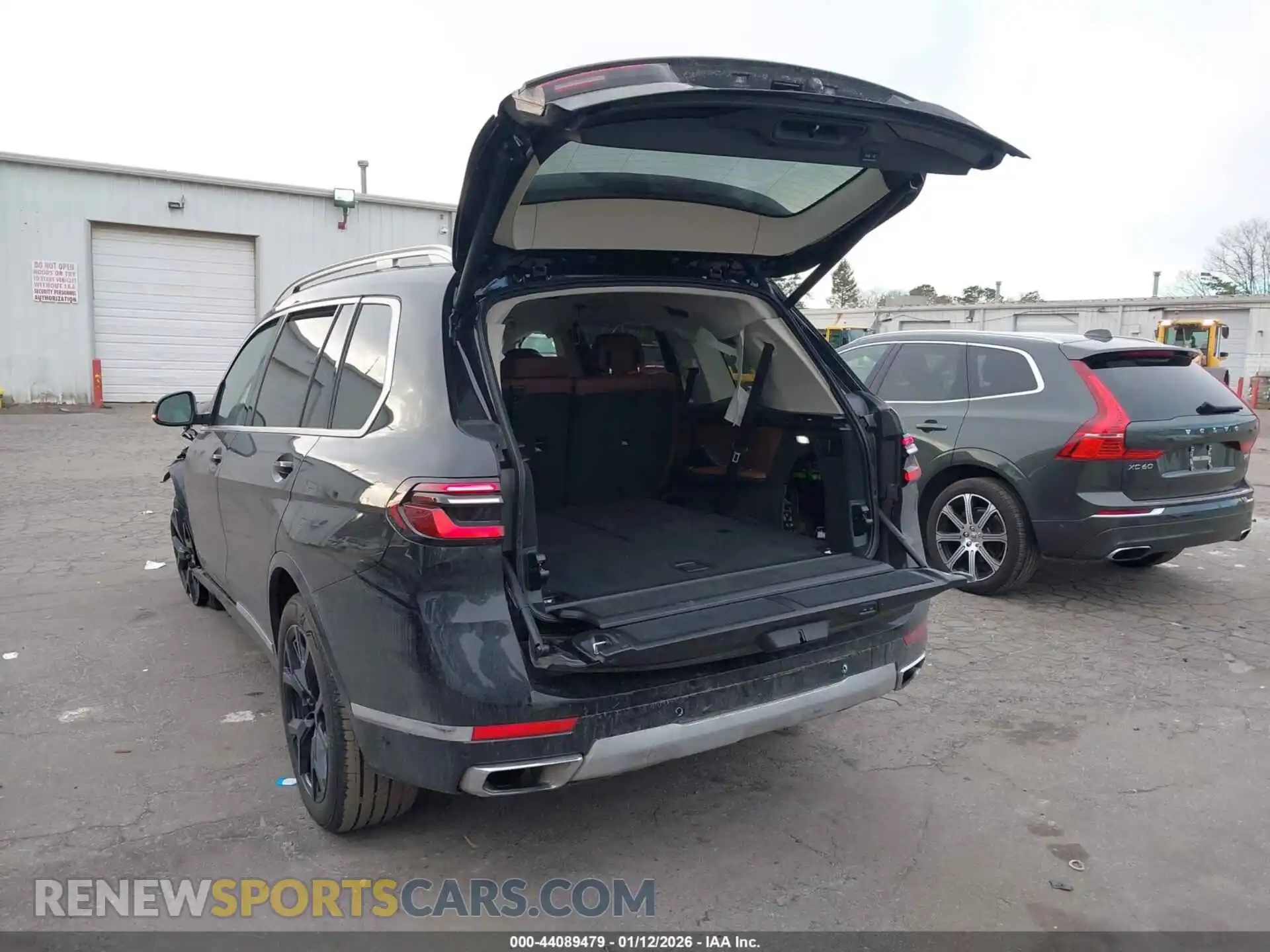 3 Photograph of a damaged car 5UX23EM08R9U67598 BMW X7 2024