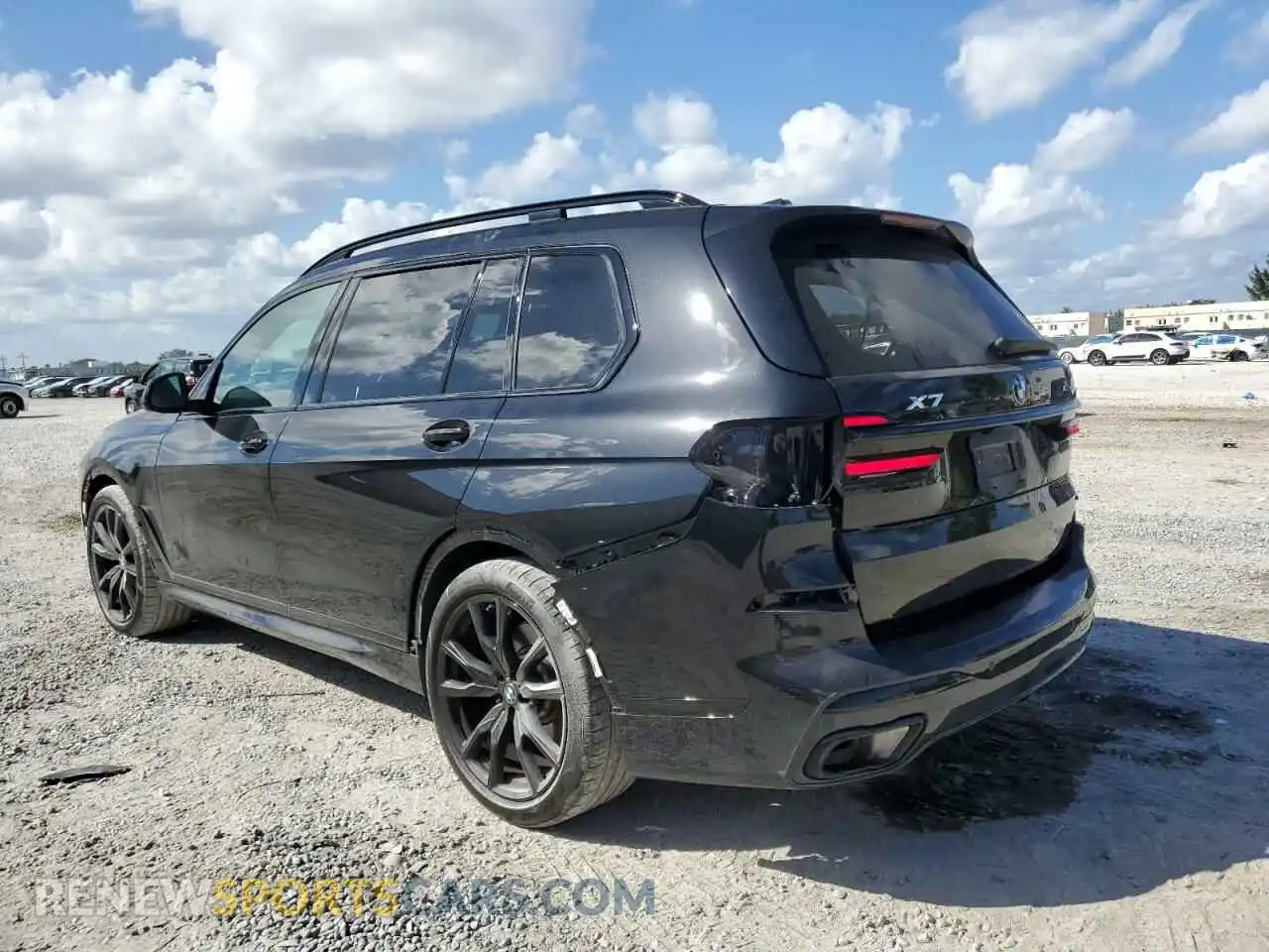2 fotografías del automóvil dañado 5UX23EM08R9V96201 BMW X7 2024