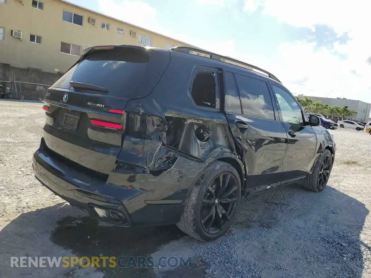3 fotografías del automóvil dañado 5UX23EM08R9V96201 BMW X7 2024