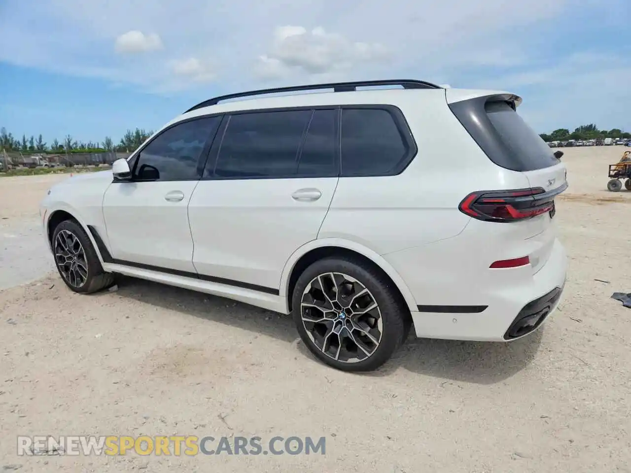 2 Фотография поврежденного автомобиля 5UX23EM08R9W19296 BMW X7 2024