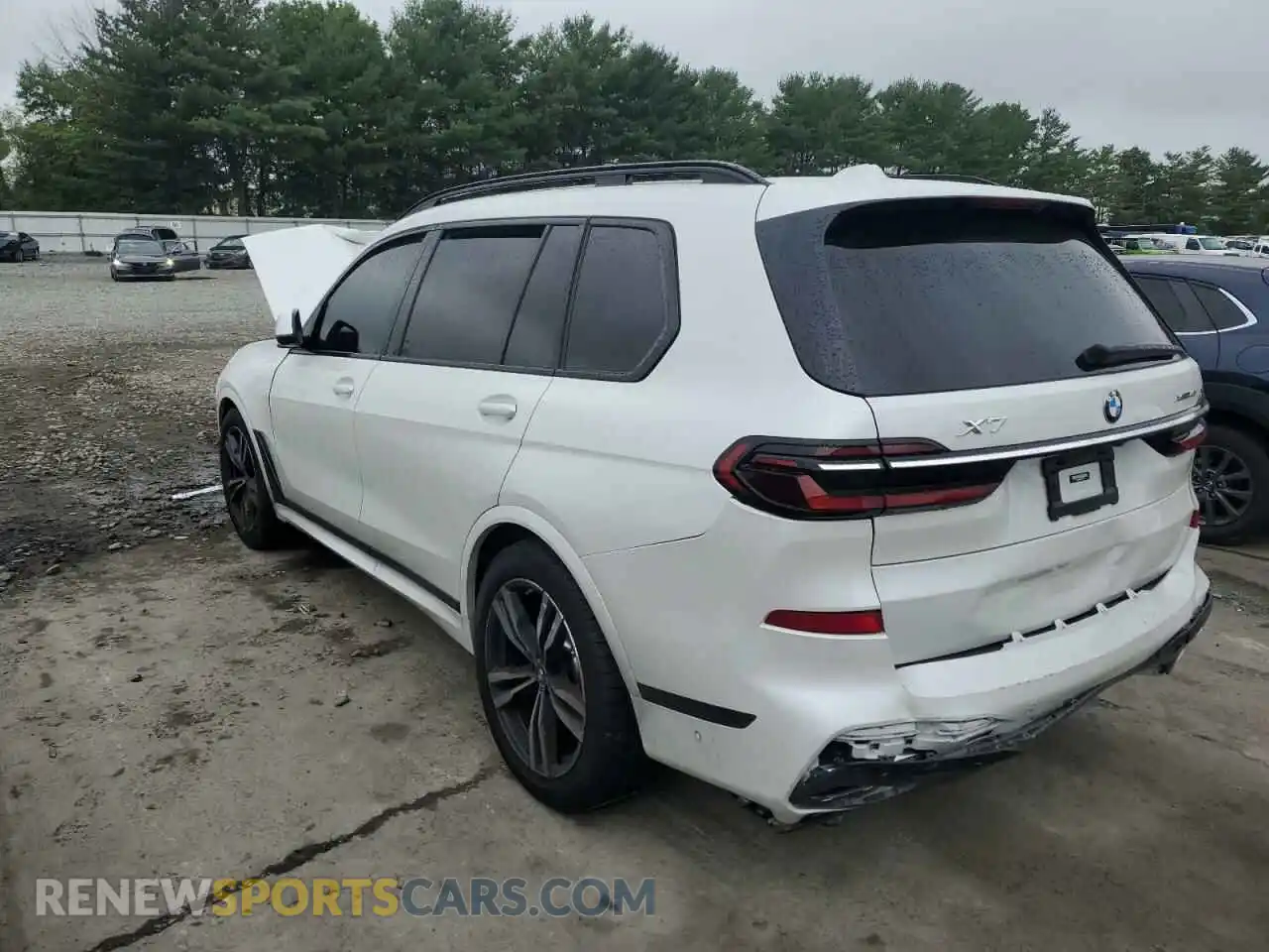 2 Photograph of a damaged car 5UX23EM09R9S10630 BMW X7 2024