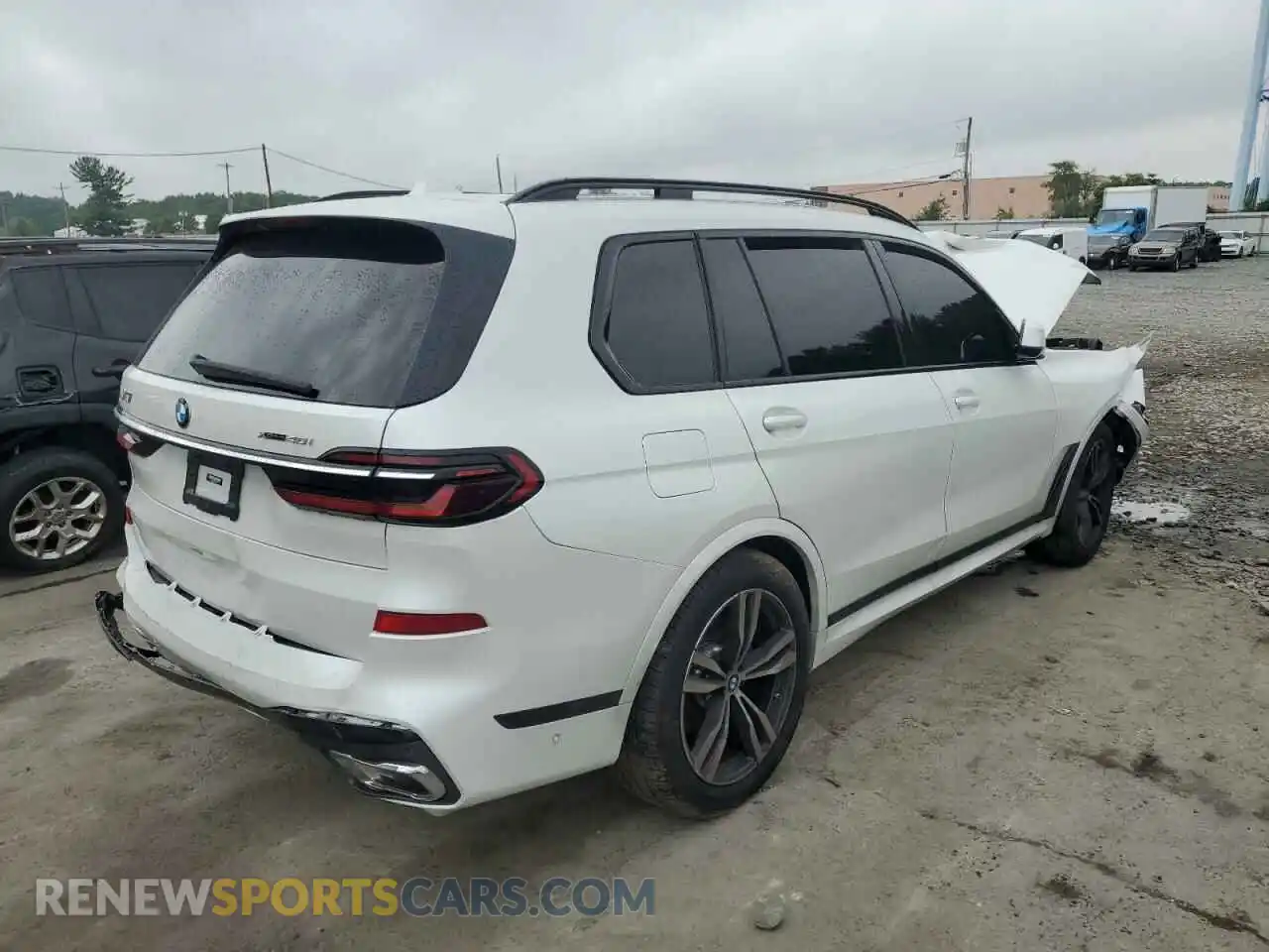 3 Photograph of a damaged car 5UX23EM09R9S10630 BMW X7 2024