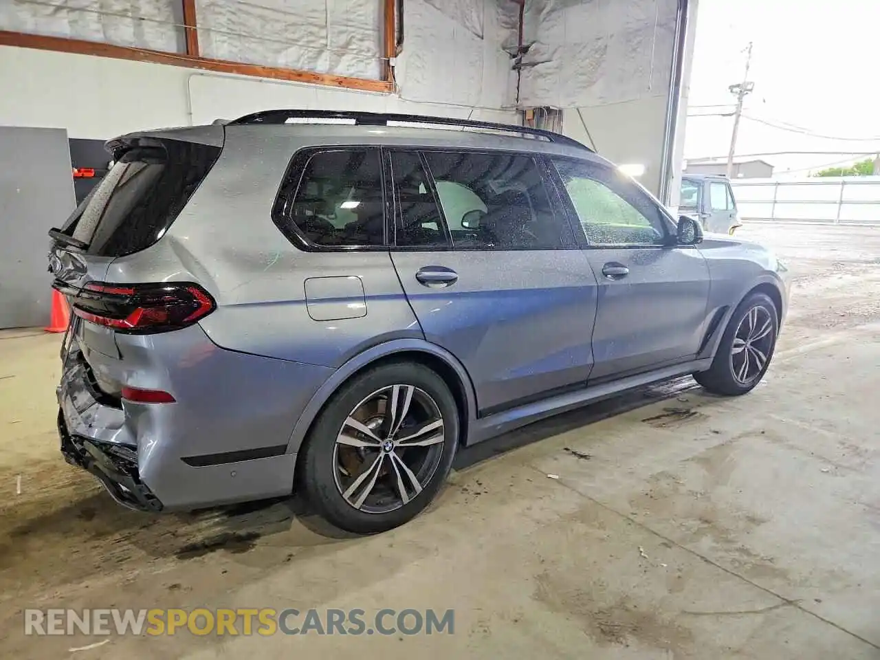3 Photograph of a damaged car 5UX23EM09R9S30716 BMW X7 2024