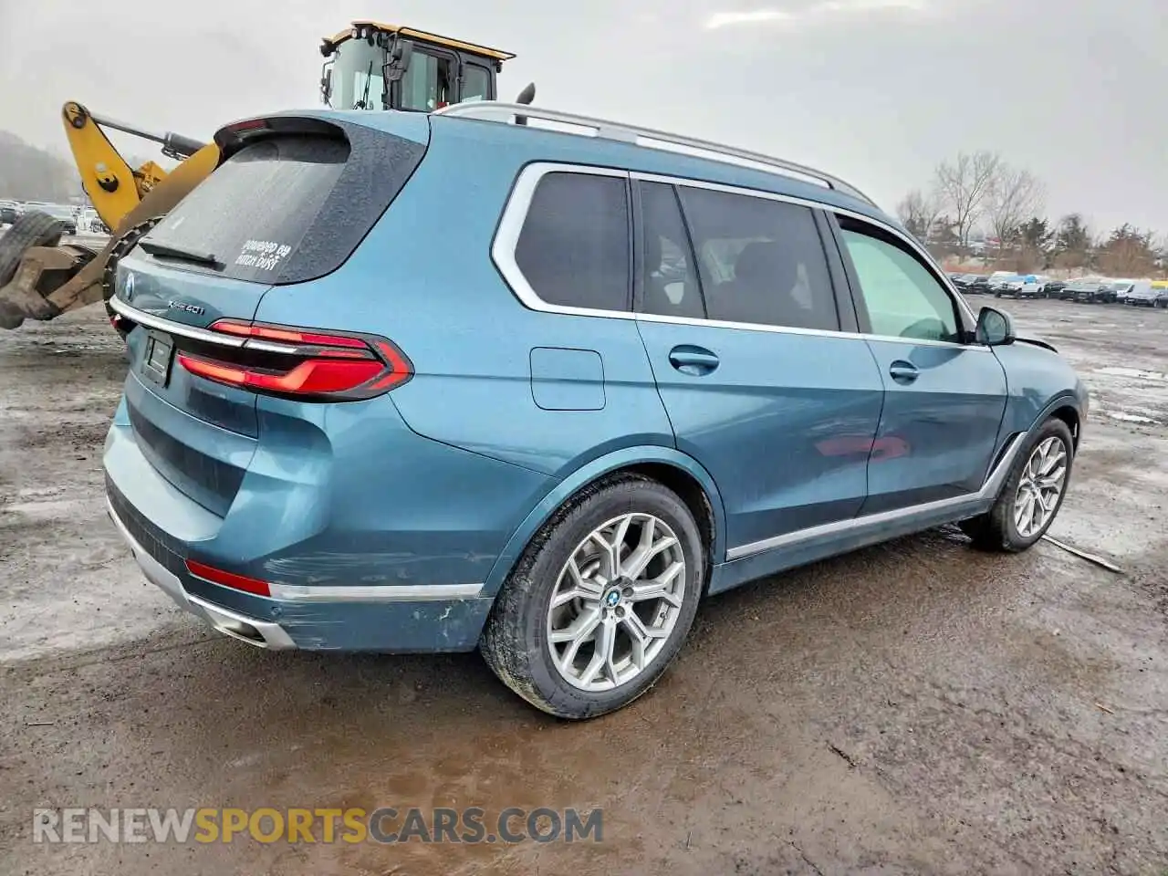 3 Photograph of a damaged car 5UX23EM09R9S70570 BMW X7 2024