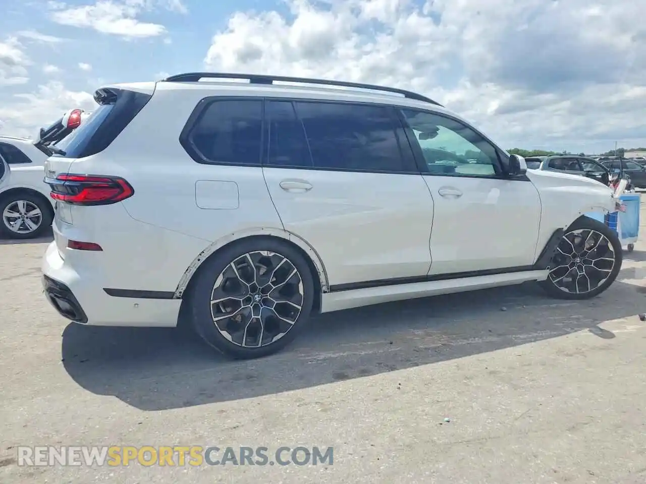 3 fotografías del automóvil dañado 5UX23EM09R9T45171 BMW X7 2024