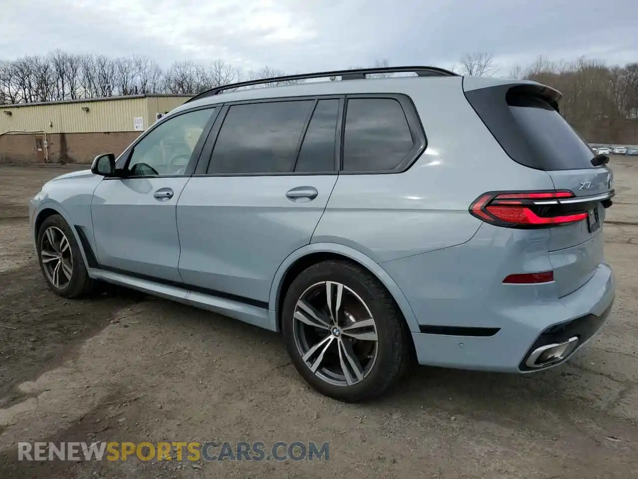 2 Photograph of a damaged car 5UX23EM09R9T84830 BMW X7 2024