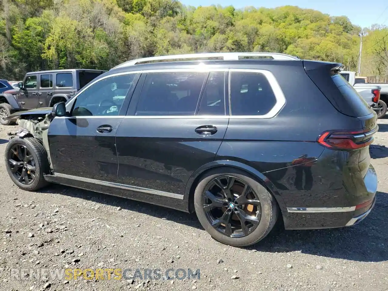 2 Фотография поврежденного автомобиля 5UX23EM09R9T85217 BMW X7 2024