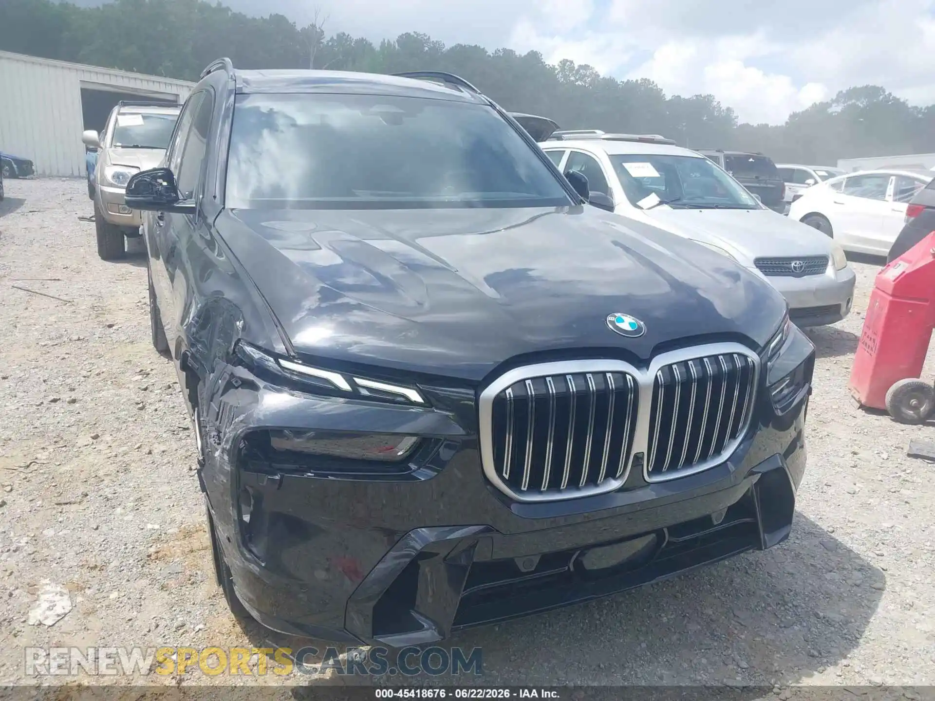 1 Photograph of a damaged car 5UX23EM09R9U44119 BMW X7 2024