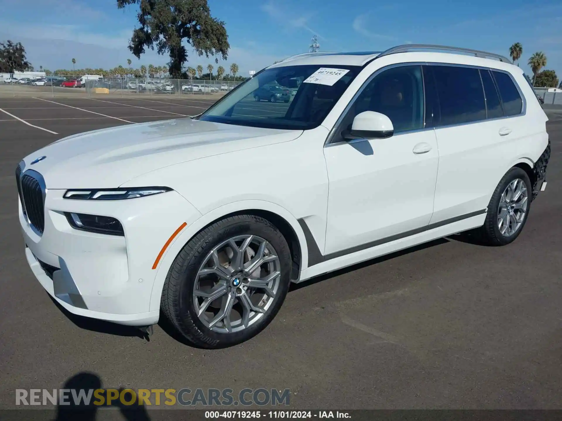2 Photograph of a damaged car 5UX23EM09R9U59929 BMW X7 2024