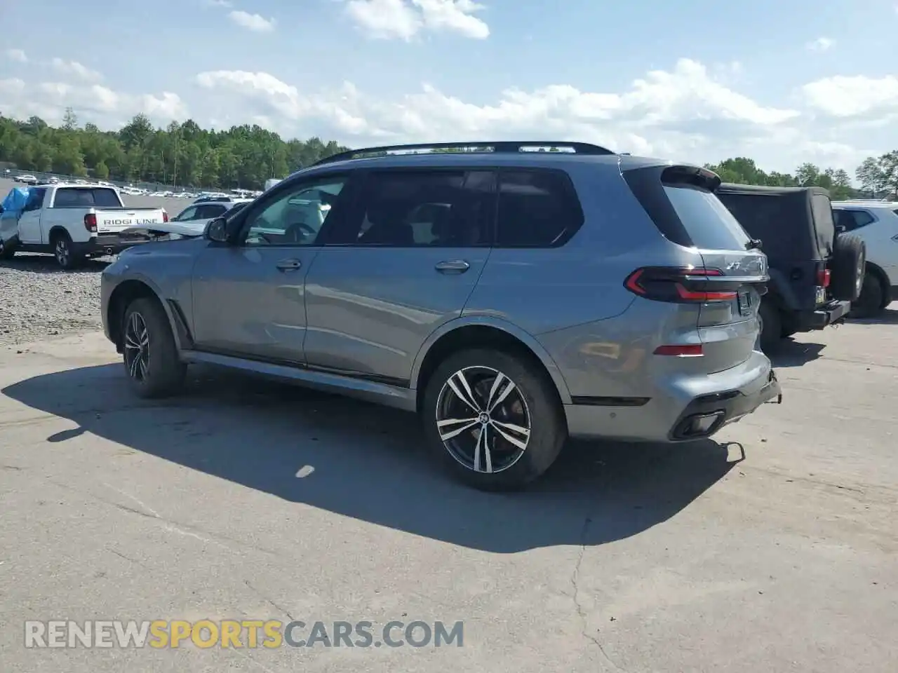 2 Photograph of a damaged car 5UX23EM09R9U64645 BMW X7 2024