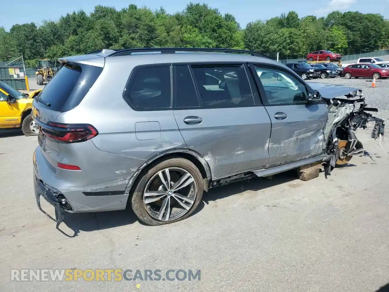 3 Photograph of a damaged car 5UX23EM09R9U64645 BMW X7 2024