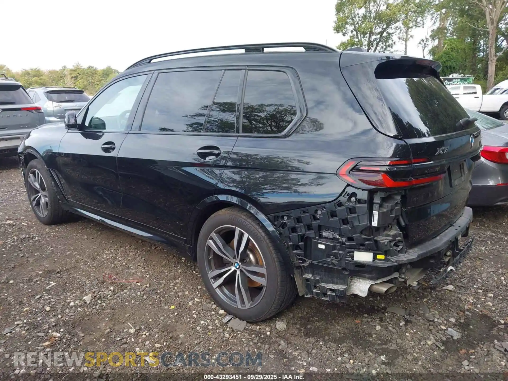 3 fotografías del automóvil dañado 5UX23EM09R9U96706 BMW X7 2024