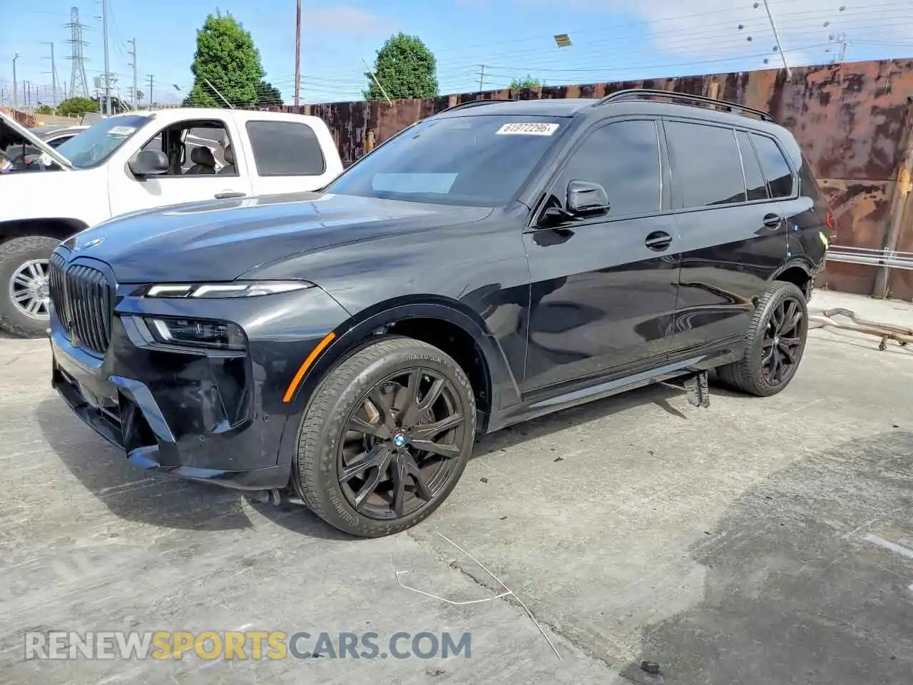1 Фотография поврежденного автомобиля 5UX23EM09R9V30403 BMW X7 2024