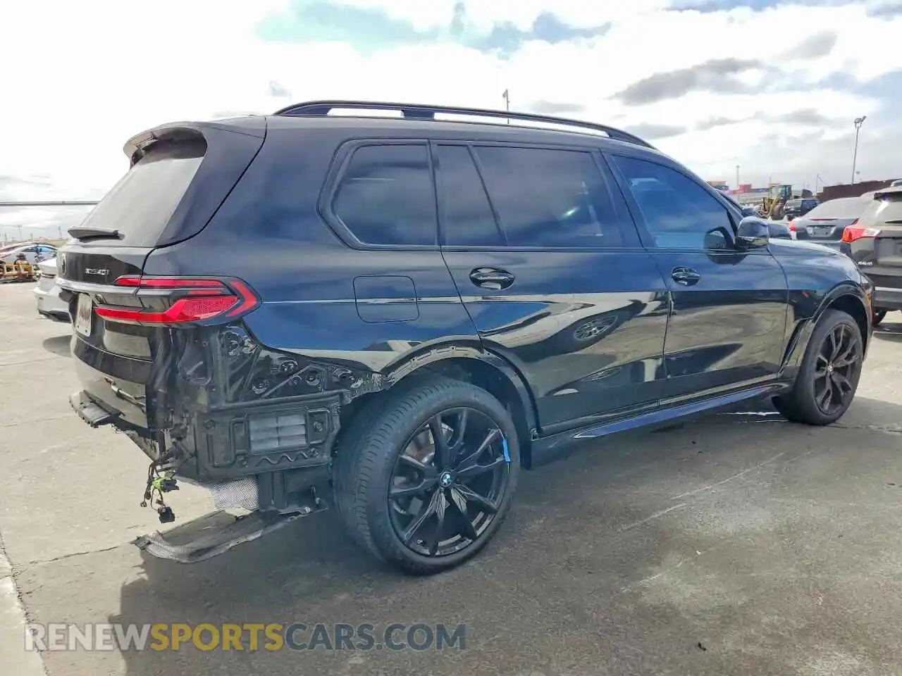 3 Фотография поврежденного автомобиля 5UX23EM09R9V30403 BMW X7 2024