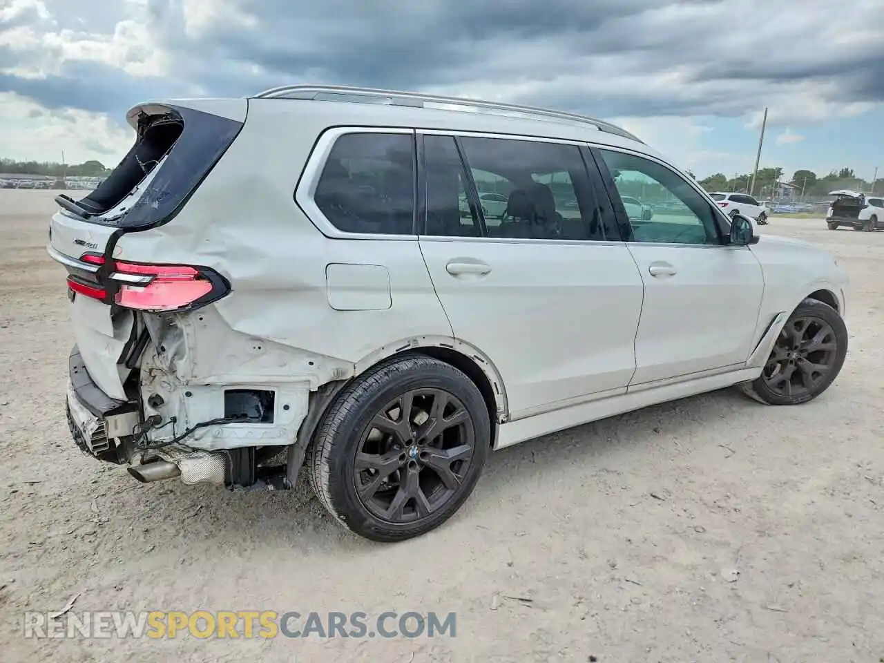 3 fotografías del automóvil dañado 5UX23EM0XR9S36542 BMW X7 2024