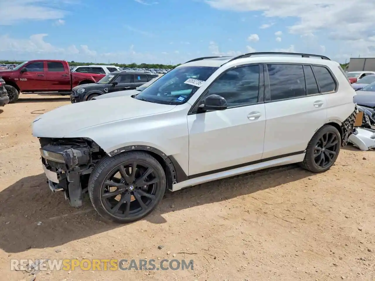 1 Фотография поврежденного автомобиля 5UX23EM0XR9S52918 BMW X7 2024