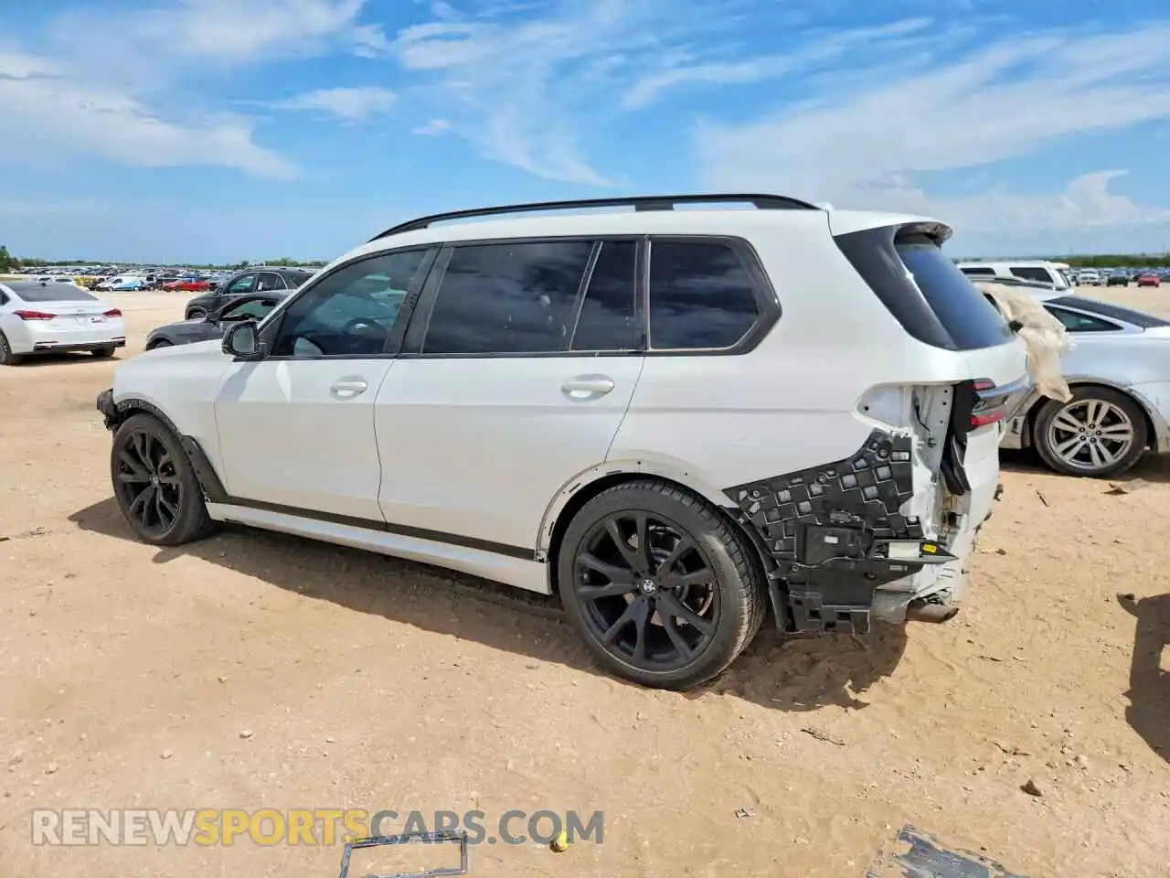 2 Фотография поврежденного автомобиля 5UX23EM0XR9S52918 BMW X7 2024