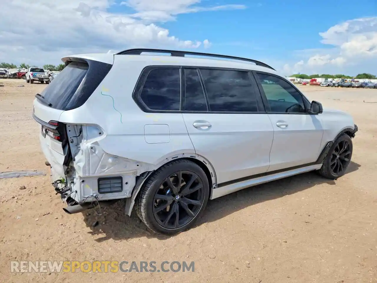 3 Фотография поврежденного автомобиля 5UX23EM0XR9S52918 BMW X7 2024