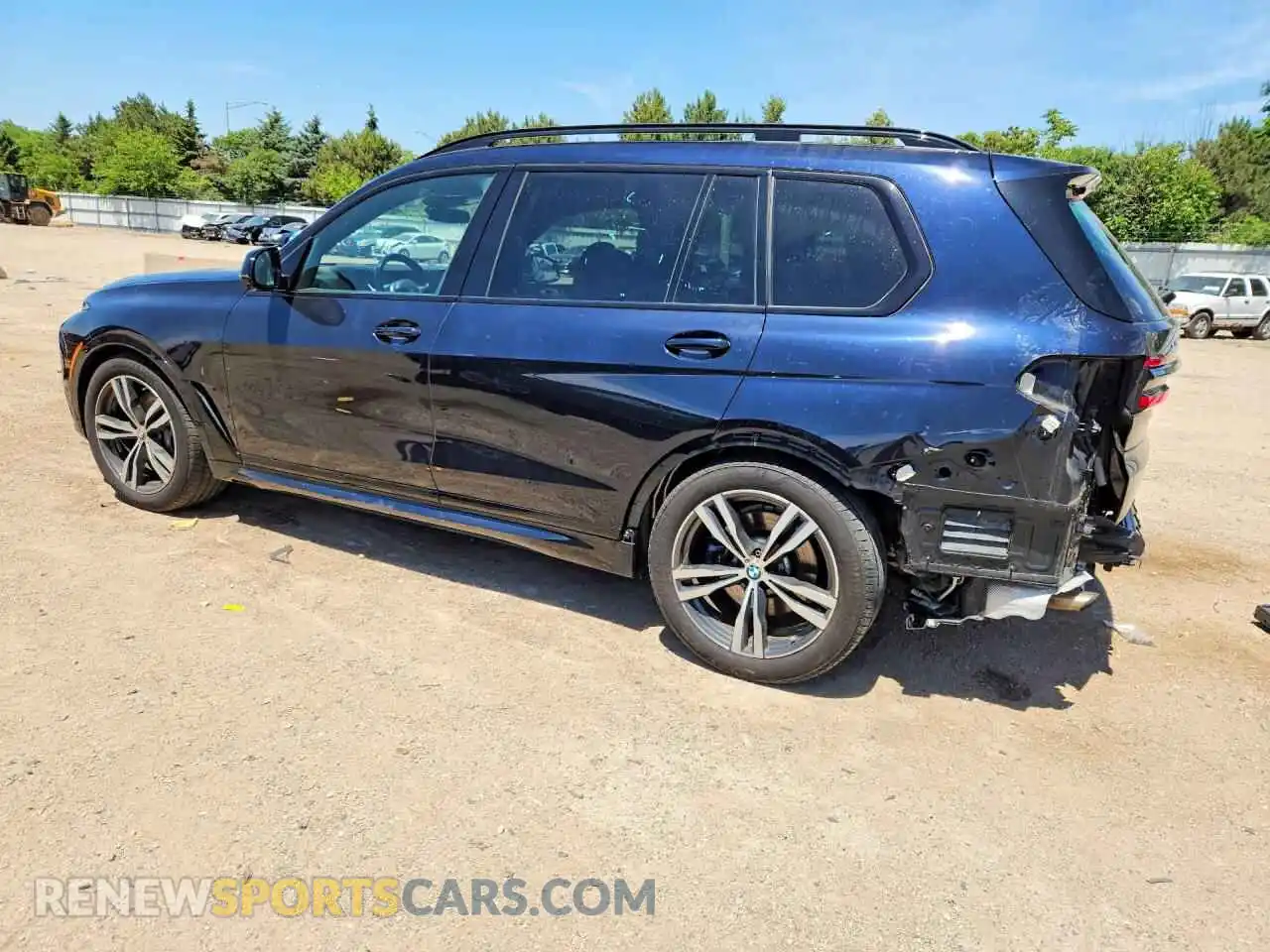 2 Photograph of a damaged car 5UX23EM0XR9S57309 BMW X7 2024