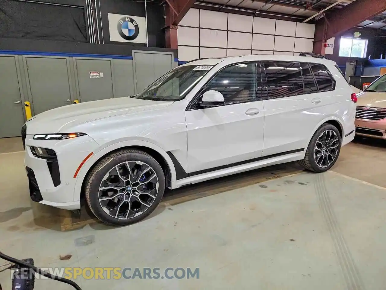 1 Photograph of a damaged car 5UX23EM0XR9S58315 BMW X7 2024