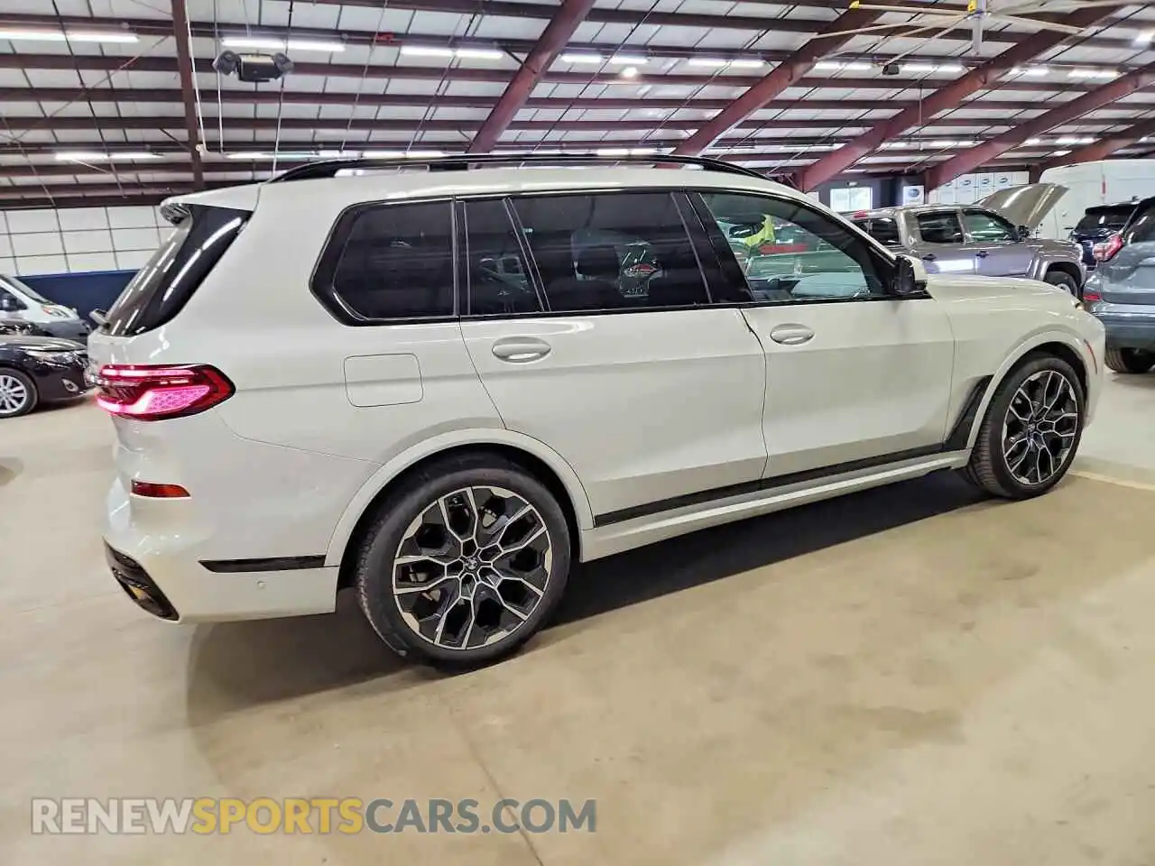 3 Photograph of a damaged car 5UX23EM0XR9S58315 BMW X7 2024