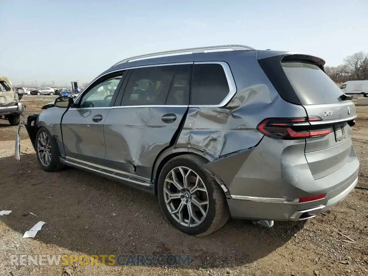 2 Photograph of a damaged car 5UX23EM0XR9S60730 BMW X7 2024