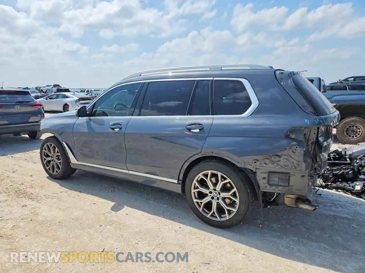 2 Фотография поврежденного автомобиля 5UX23EM0XR9S99737 BMW X7 2024