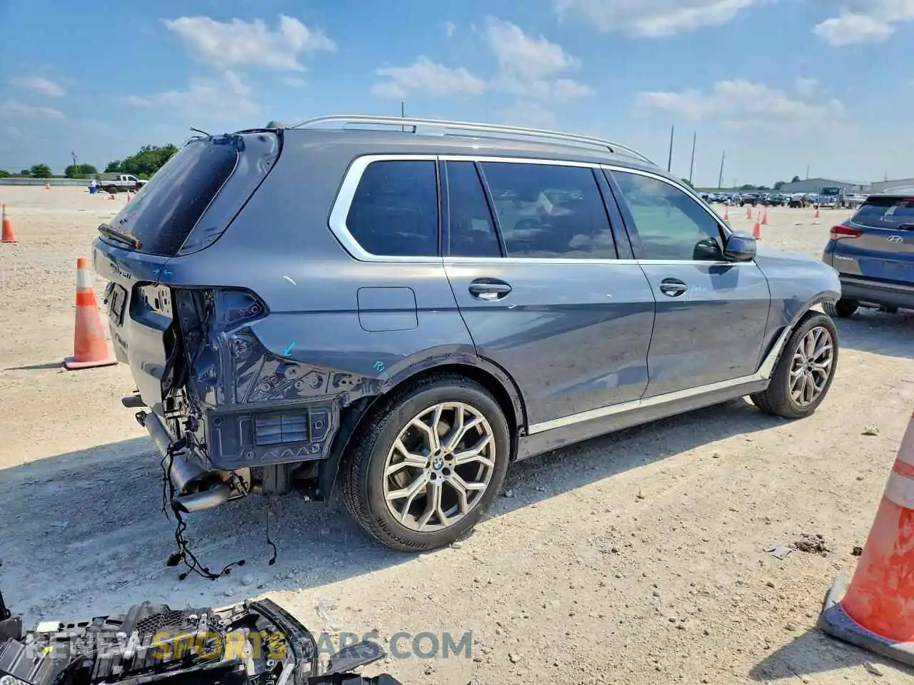 3 Фотография поврежденного автомобиля 5UX23EM0XR9S99737 BMW X7 2024