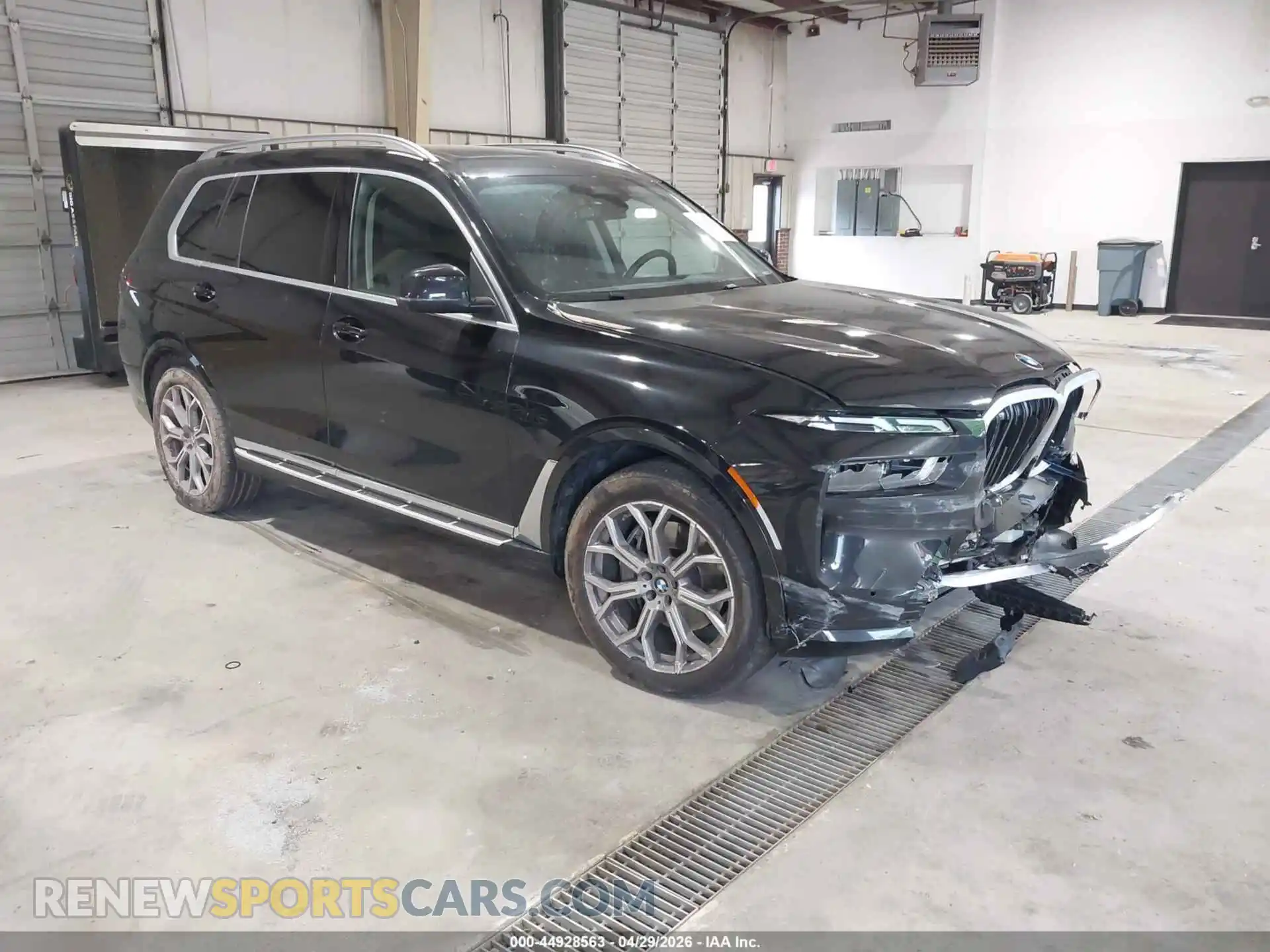 1 Фотография поврежденного автомобиля 5UX23EM0XR9T70418 BMW X7 2024