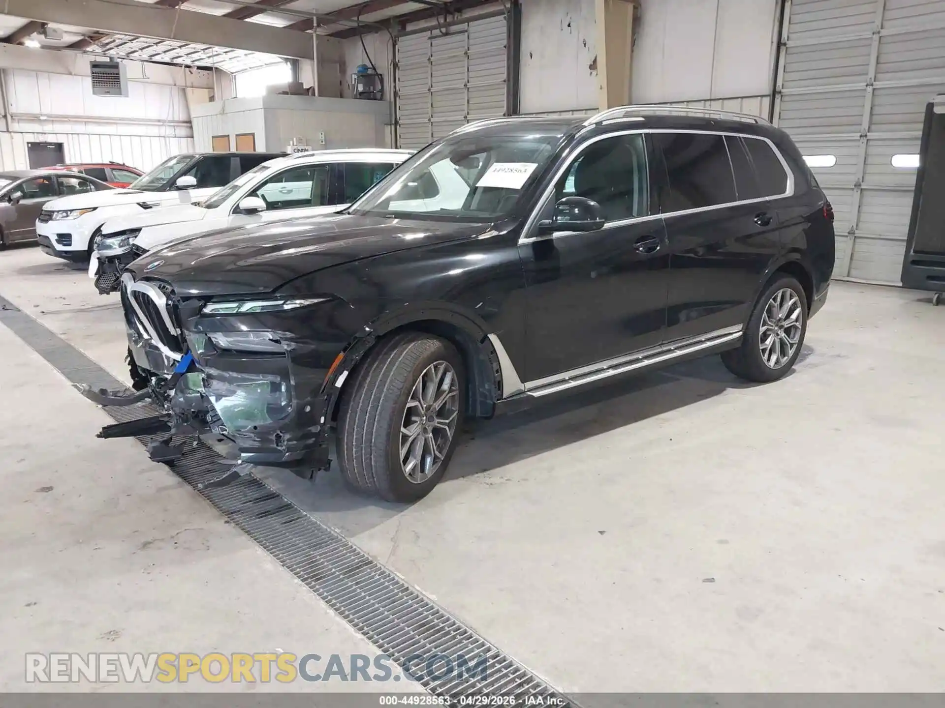 2 Фотография поврежденного автомобиля 5UX23EM0XR9T70418 BMW X7 2024