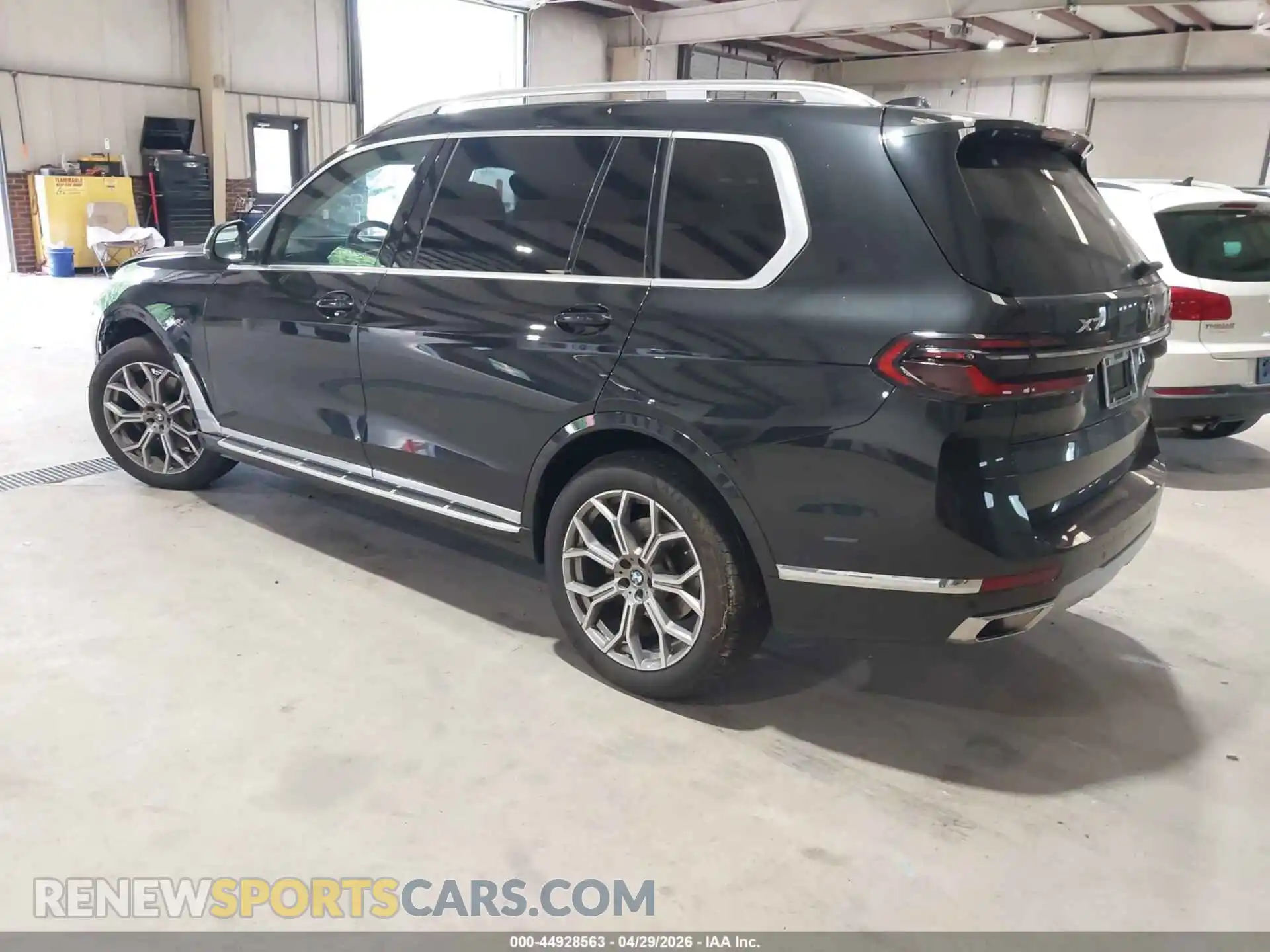 3 Фотография поврежденного автомобиля 5UX23EM0XR9T70418 BMW X7 2024