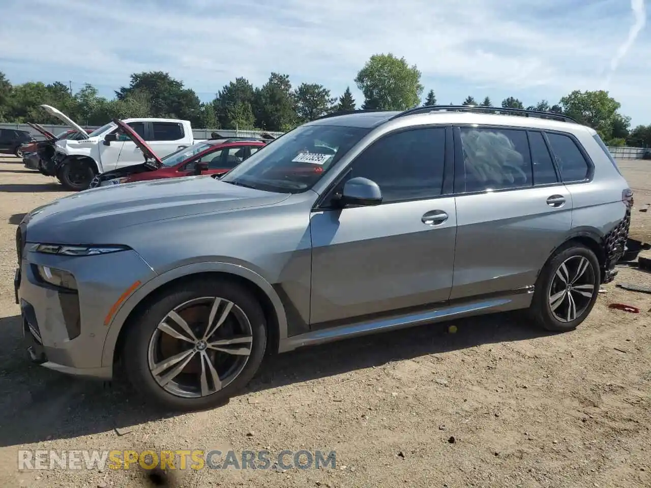 1 Photograph of a damaged car 5UX23EM0XR9U00047 BMW X7 2024