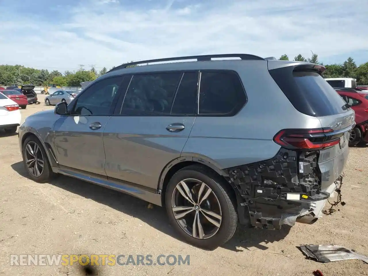 2 Photograph of a damaged car 5UX23EM0XR9U00047 BMW X7 2024