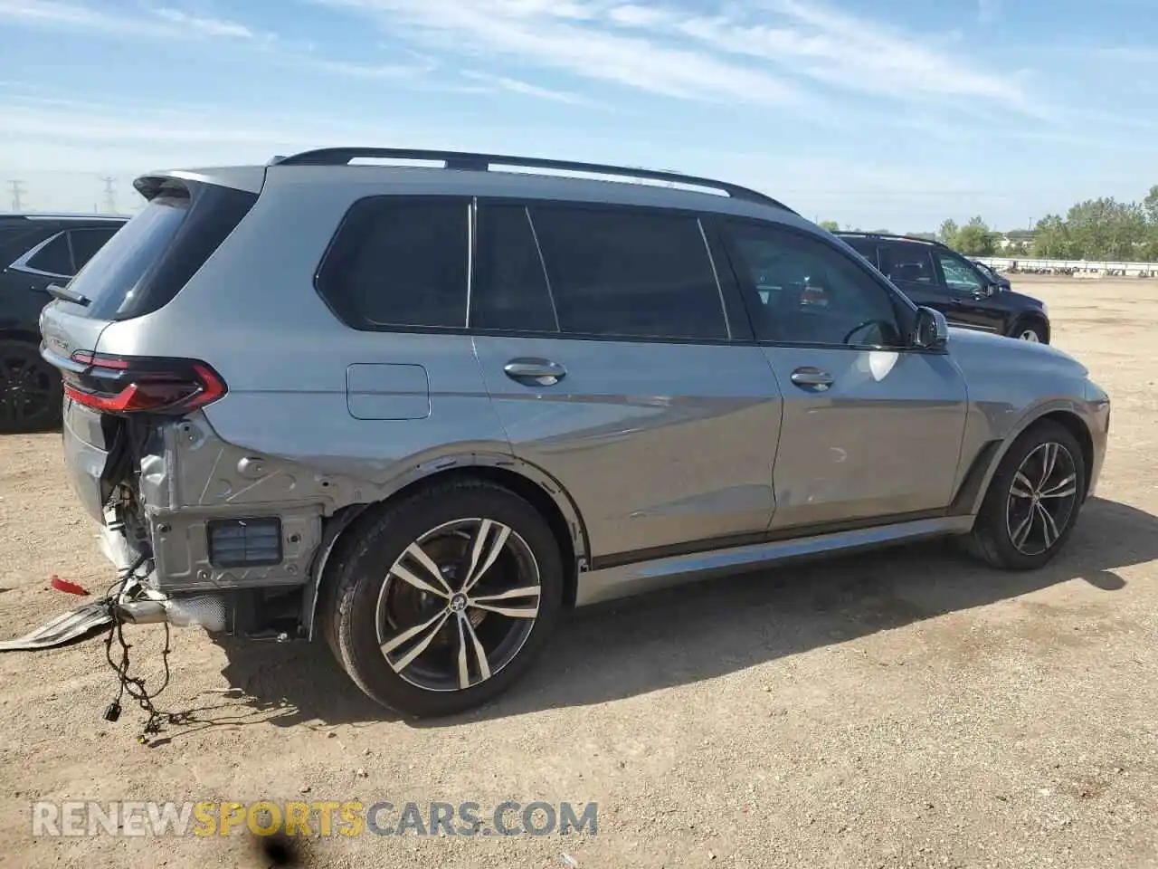 3 Photograph of a damaged car 5UX23EM0XR9U00047 BMW X7 2024