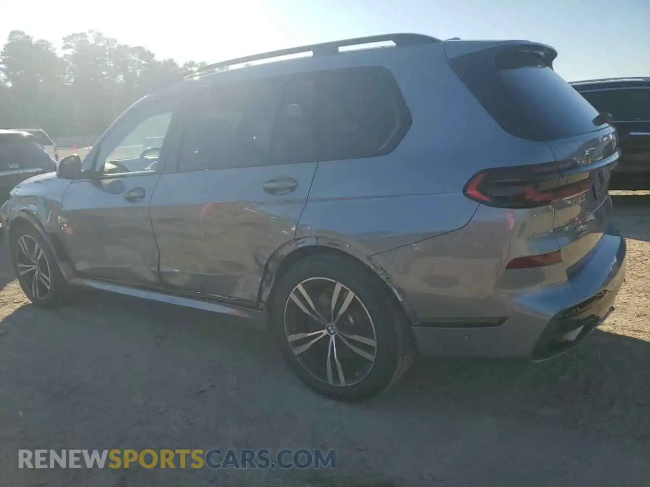 2 Photograph of a damaged car 5UX23EM0XR9U13767 BMW X7 2024