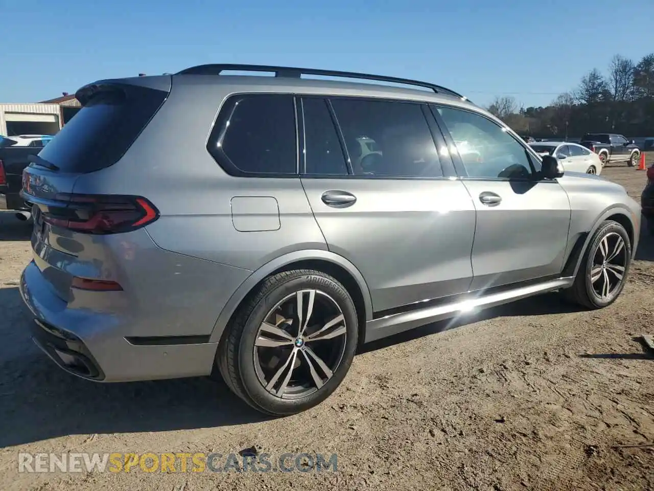 3 Photograph of a damaged car 5UX23EM0XR9U13767 BMW X7 2024