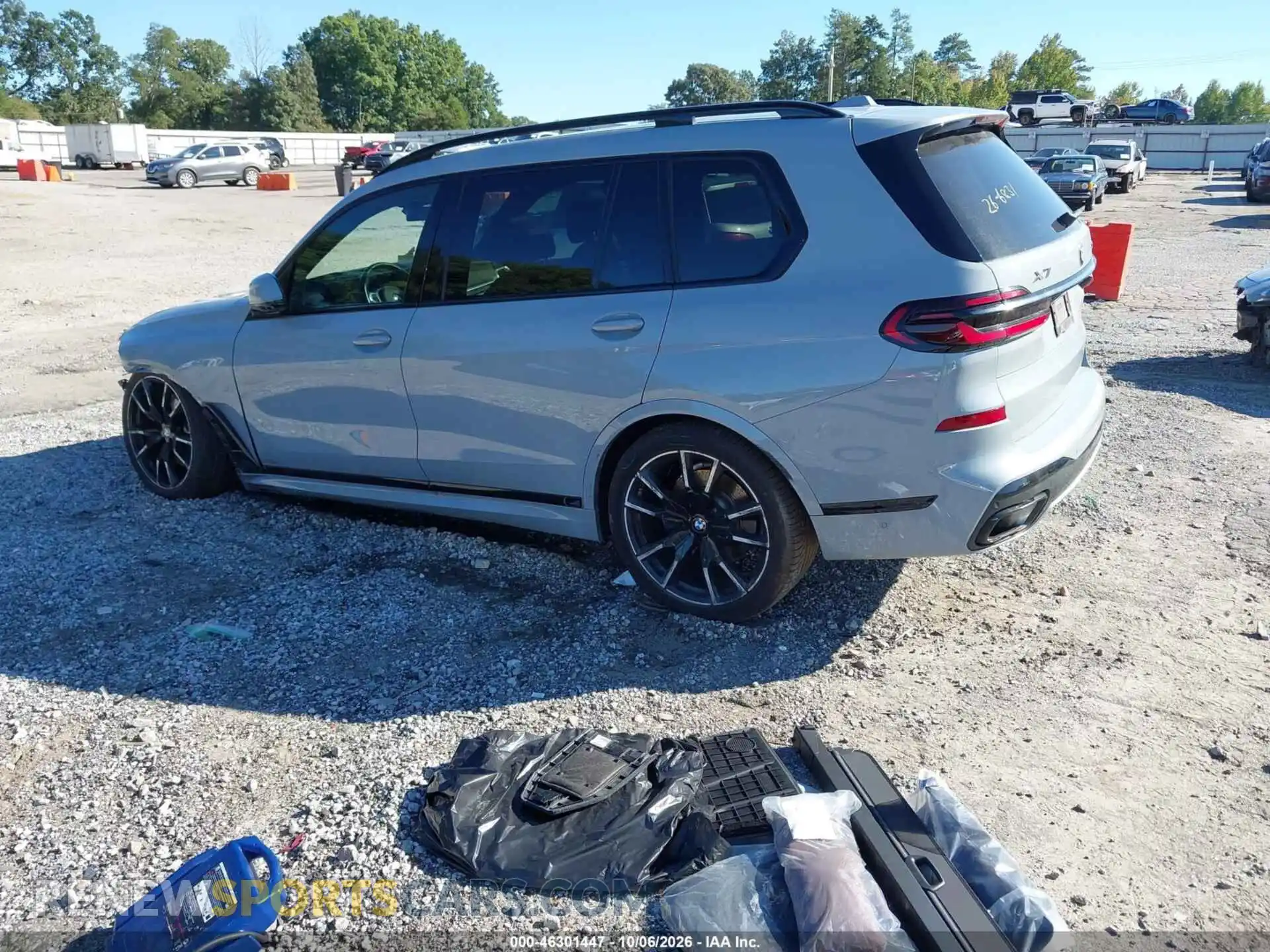 3 Photograph of a damaged car 5UX23EM0XR9U35381 BMW X7 2024