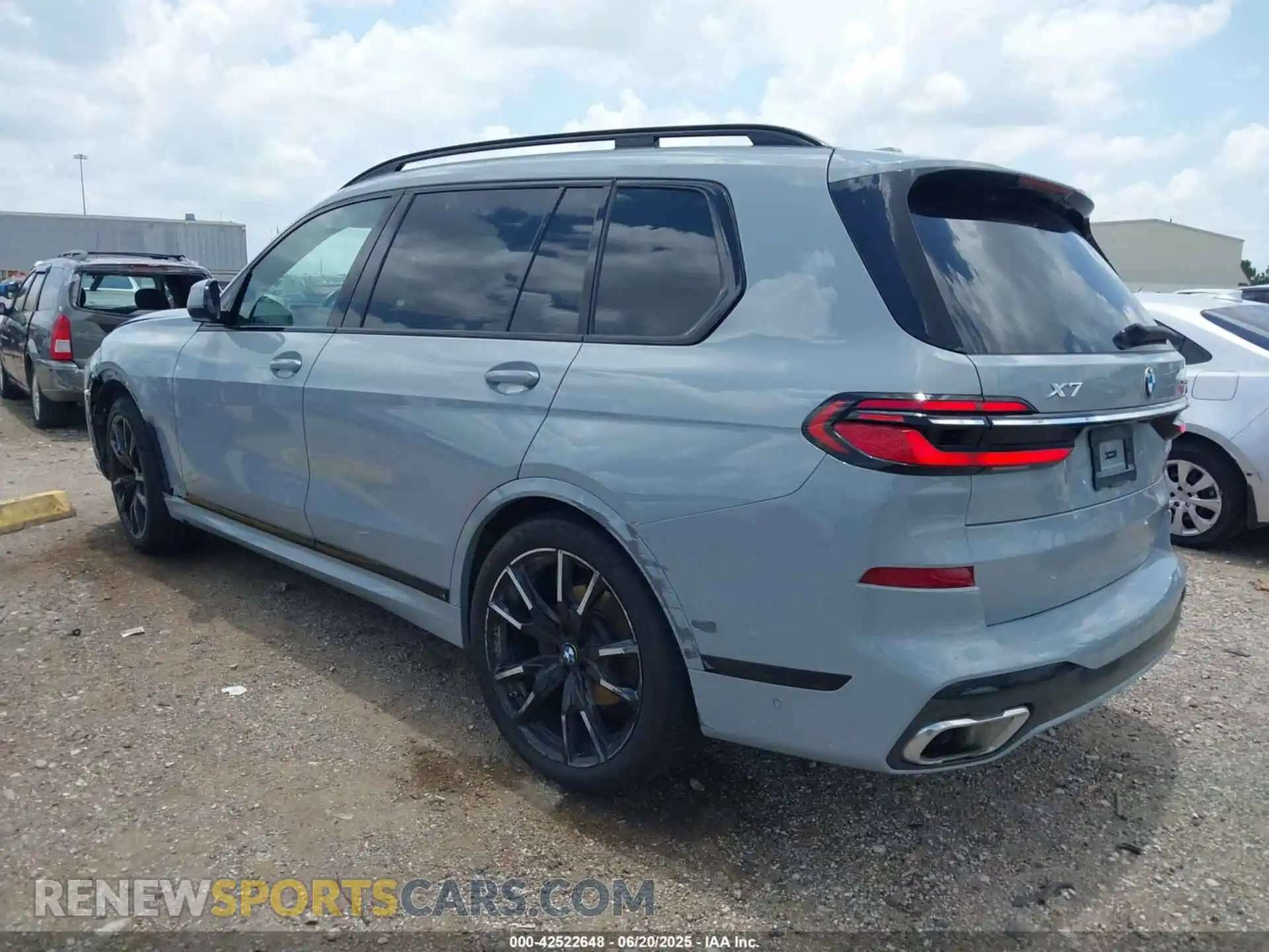 3 Фотография поврежденного автомобиля 5UX23EM0XR9U85925 BMW X7 2024