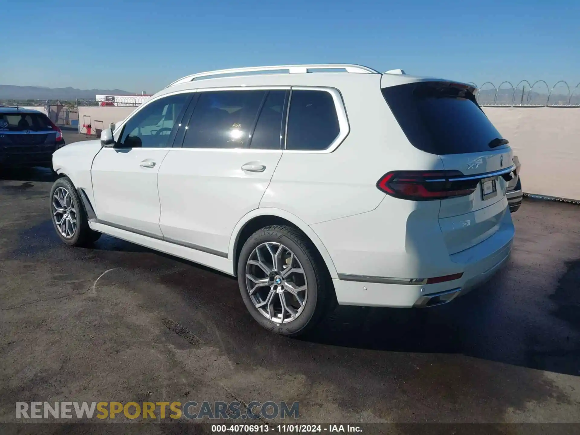 3 Photograph of a damaged car 5UX23EM0XR9V88231 BMW X7 2024