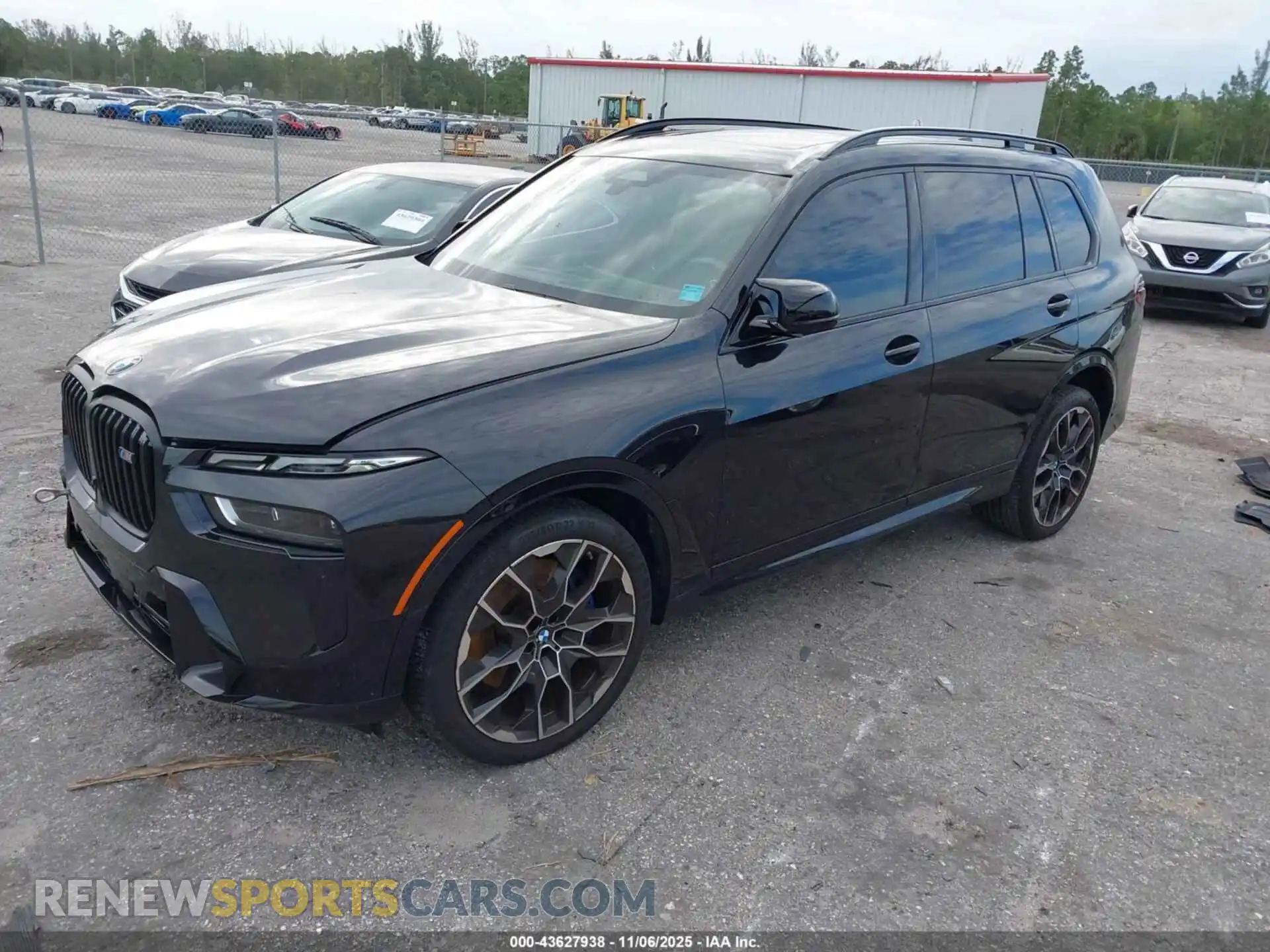 2 Photograph of a damaged car 5UX33EM00R9T52420 BMW X7 2024