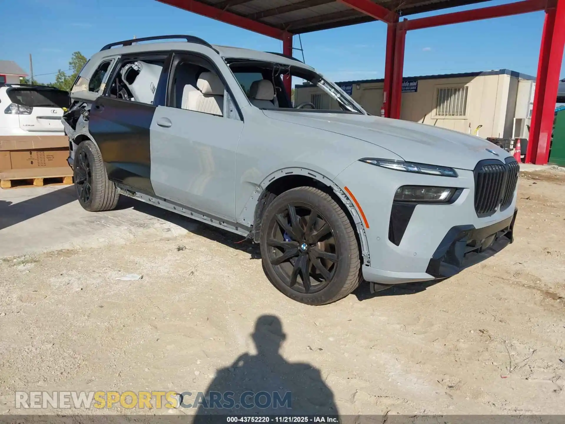 1 Photograph of a damaged car 5UX33EM00R9V47434 BMW X7 2024