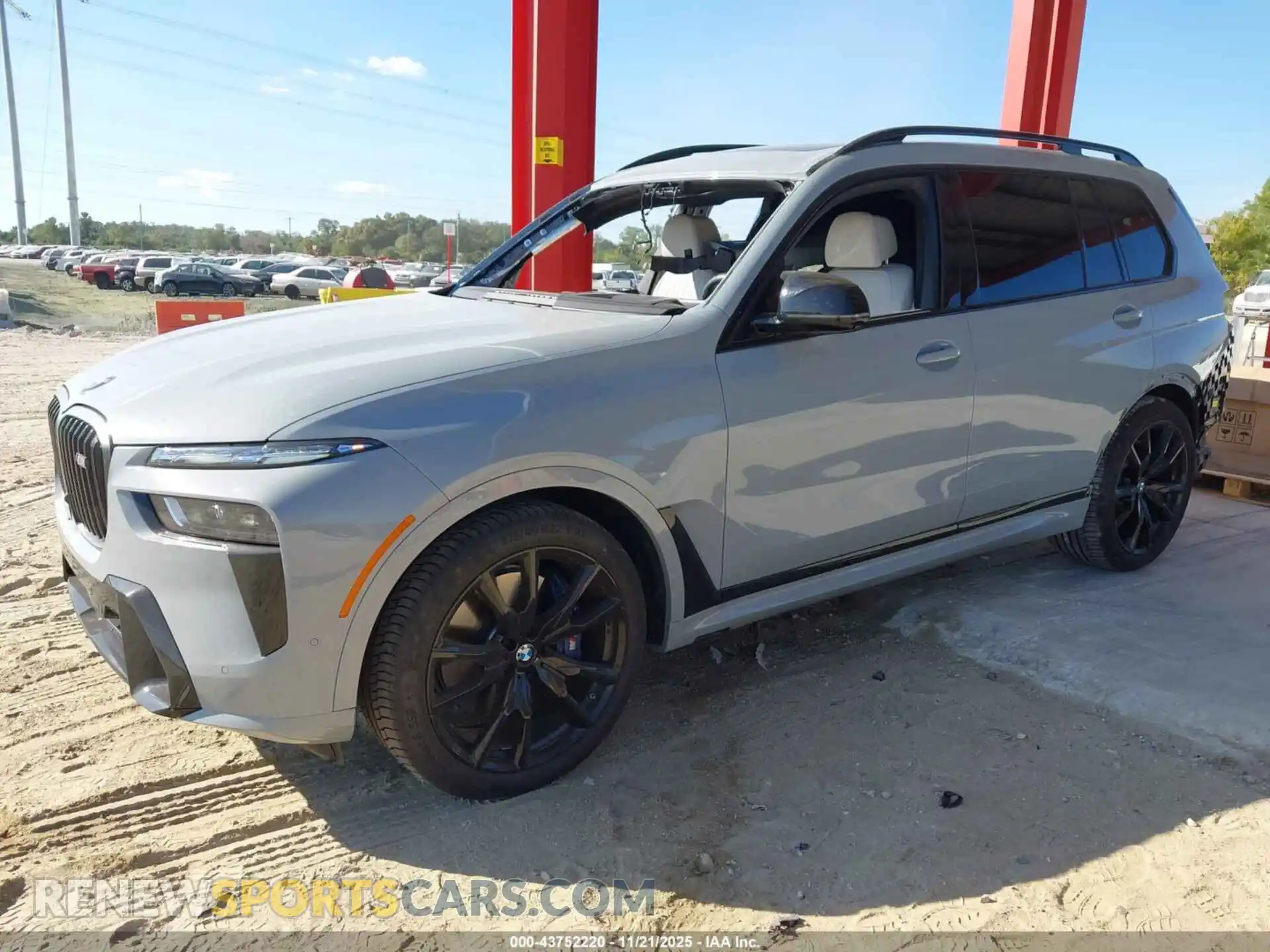 2 Photograph of a damaged car 5UX33EM00R9V47434 BMW X7 2024