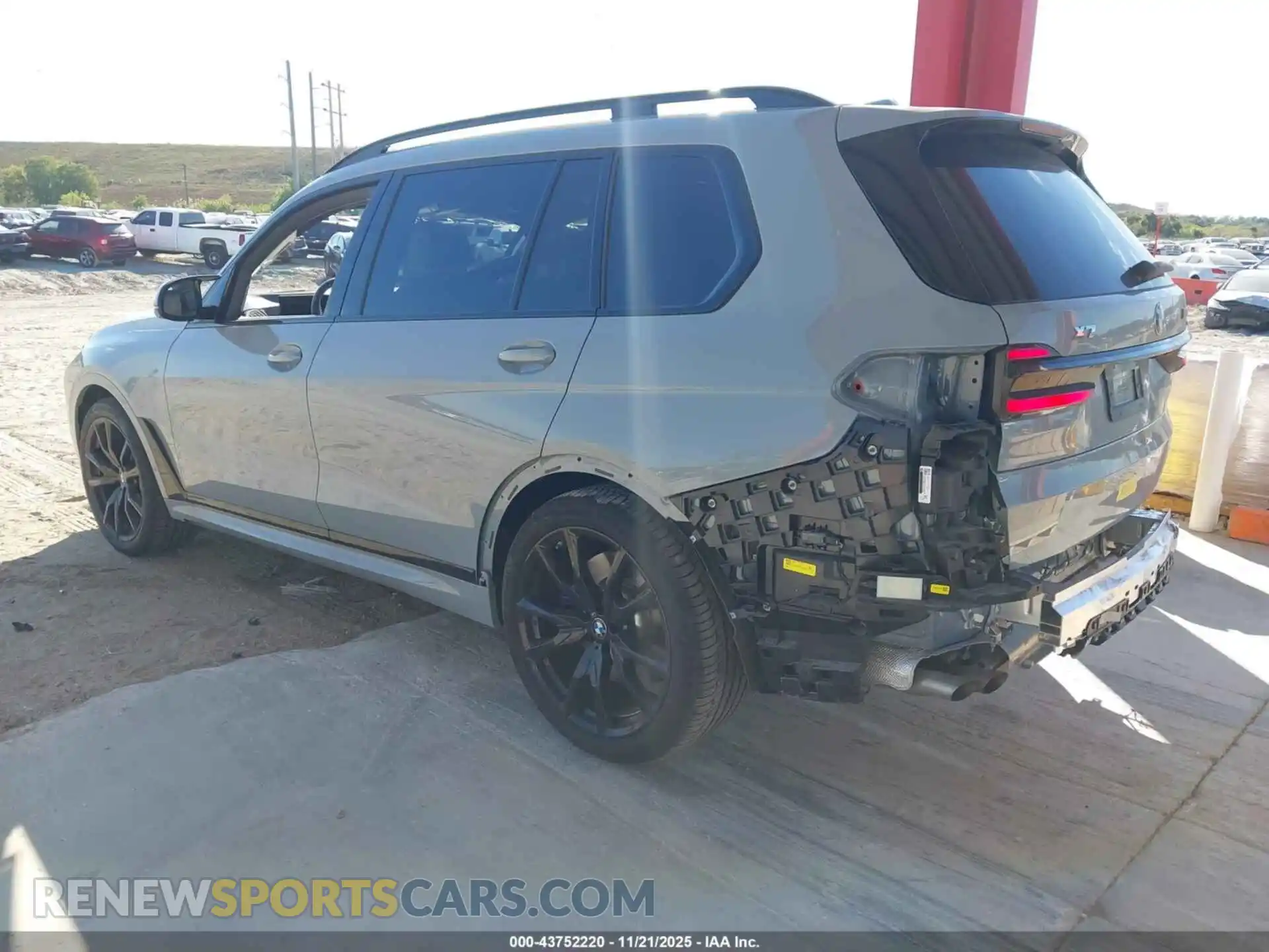 3 Photograph of a damaged car 5UX33EM00R9V47434 BMW X7 2024