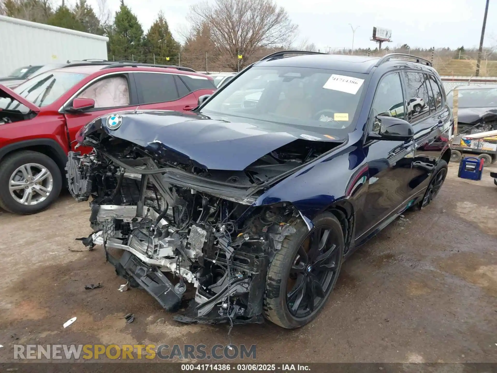 2 Photograph of a damaged car 5UX33EM05R9V43363 BMW X7 2024