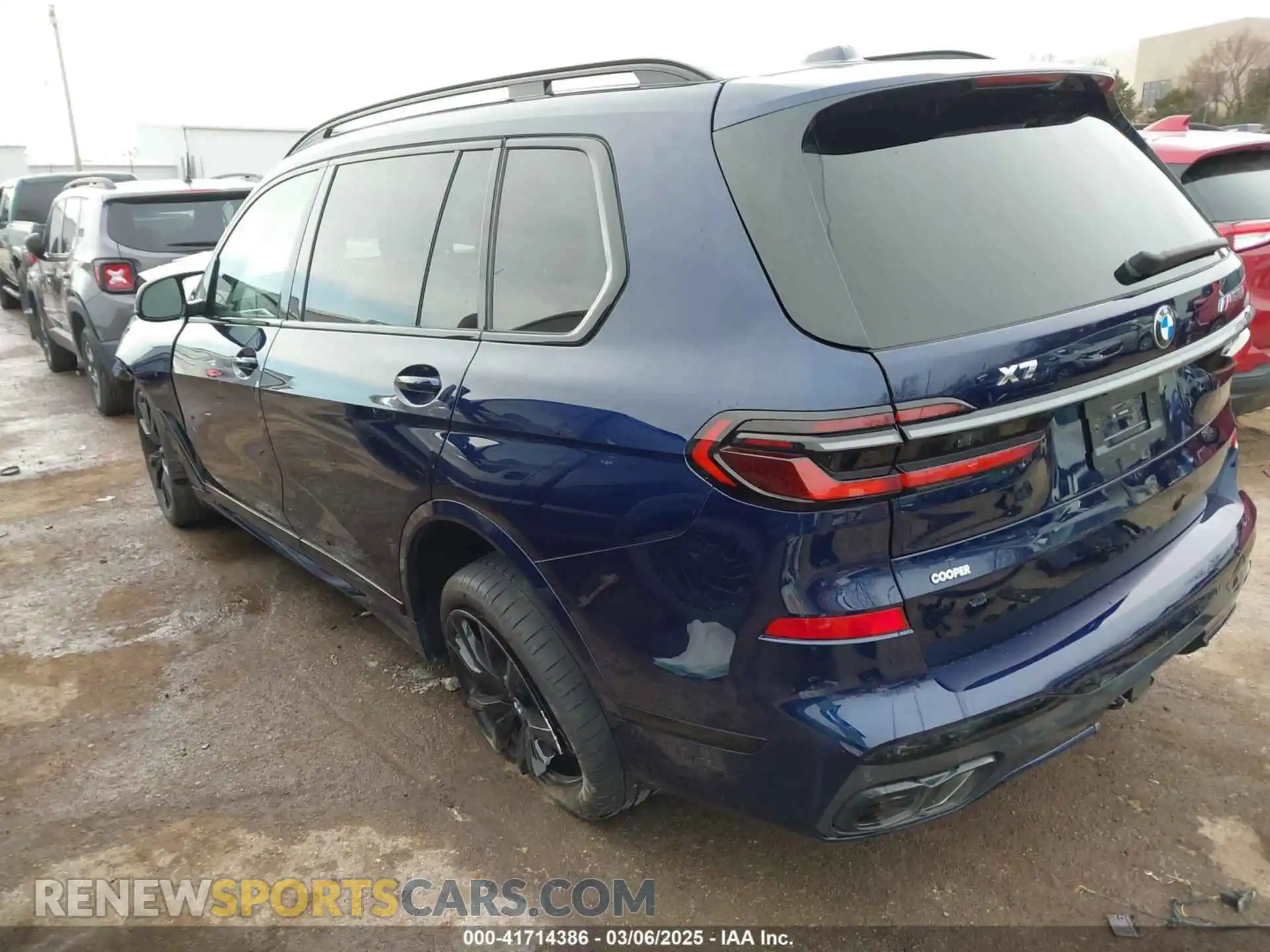 3 Photograph of a damaged car 5UX33EM05R9V43363 BMW X7 2024
