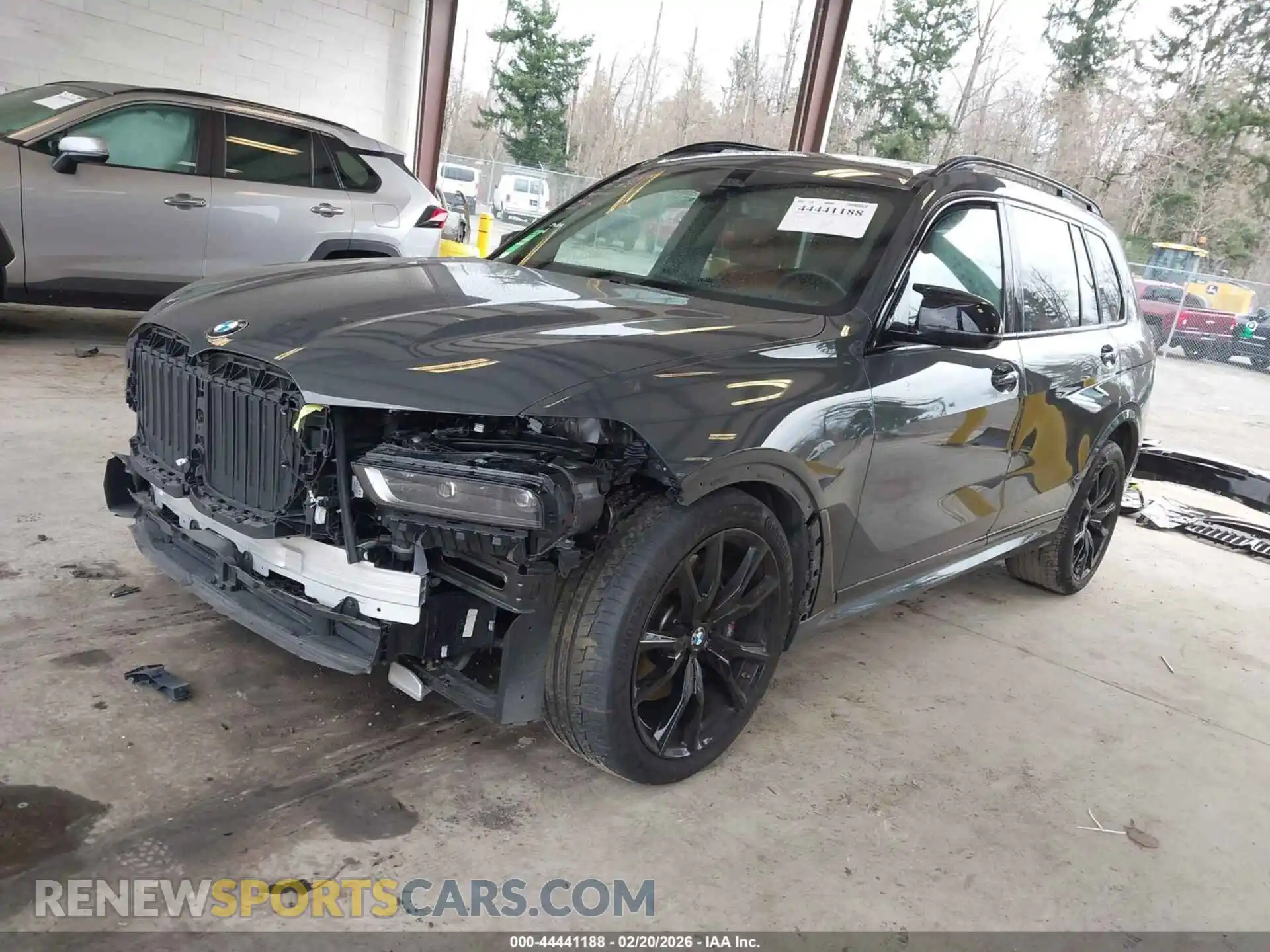 2 Фотография поврежденного автомобиля 5UX33EM07R9T37932 BMW X7 2024