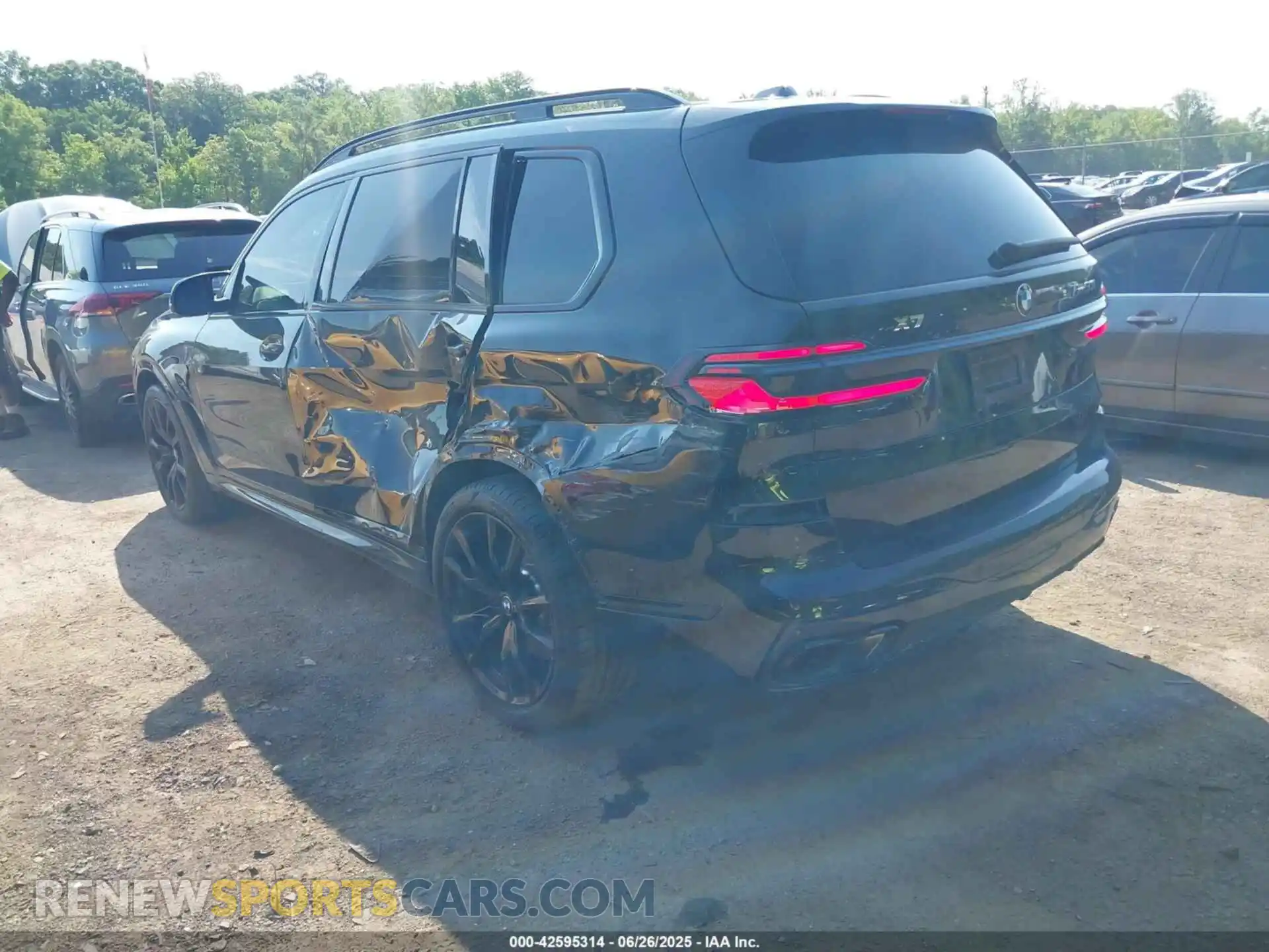 3 Photograph of a damaged car 5UX33EM0XR9U07116 BMW X7 2024