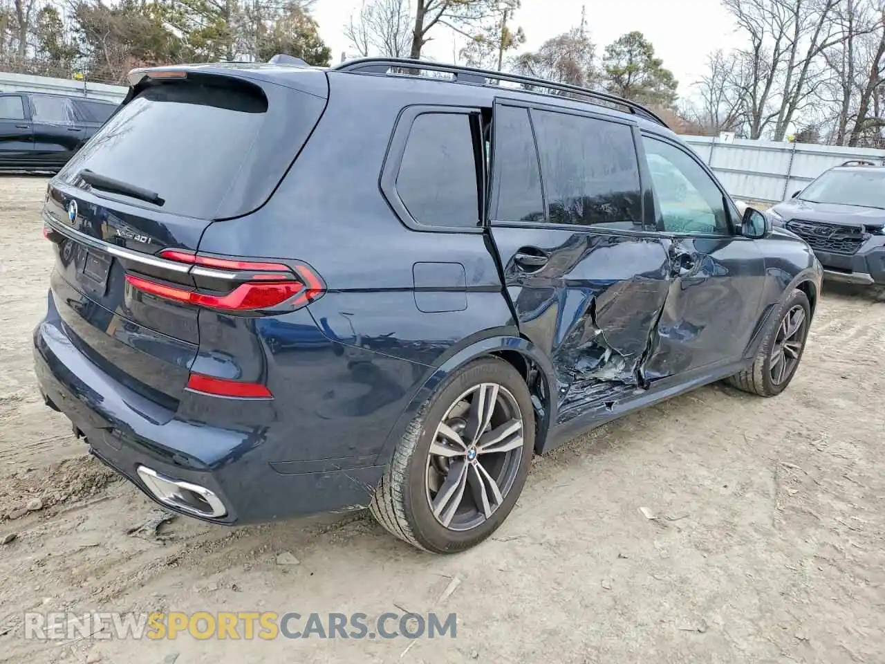 3 Photograph of a damaged car 5UX23EM00S9W31870 BMW X7 2025